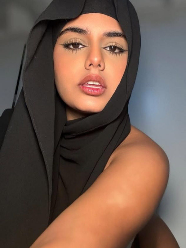arab masseuse